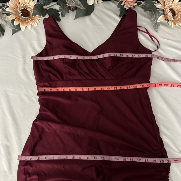 NEW‎ $360 La Femme Curve [ 16 ] Satin V Neck Trumpet Gown in Dark Berry - Picture 2 of 13